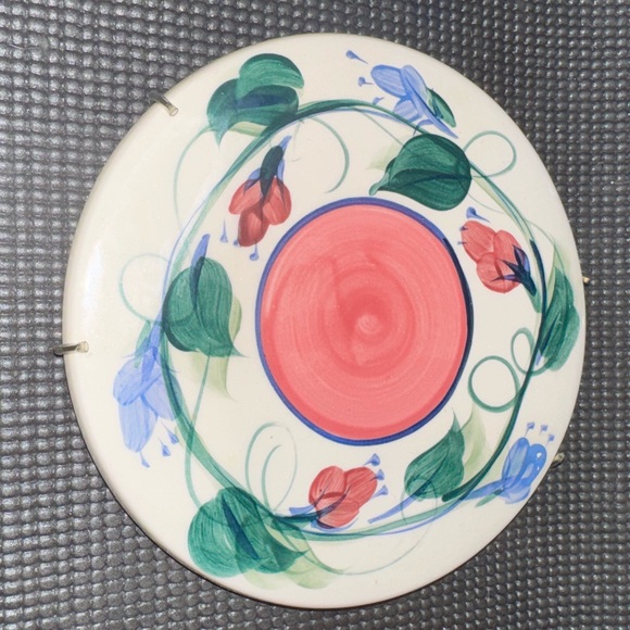 Gail Pitman 1988 piece with display bracket - Picture 5 of 5